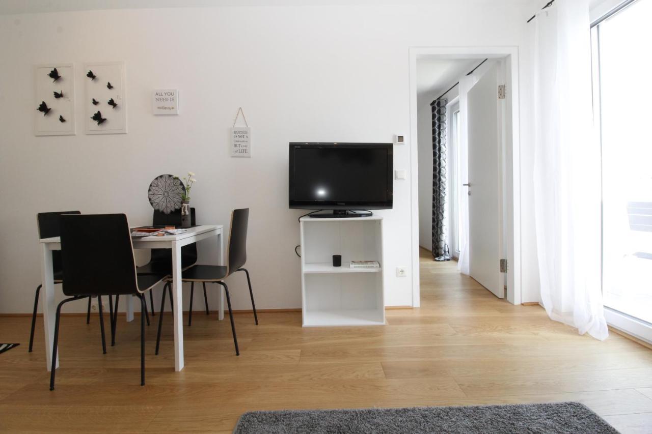 Apartamento Modern Balcony With Pool Close To In 